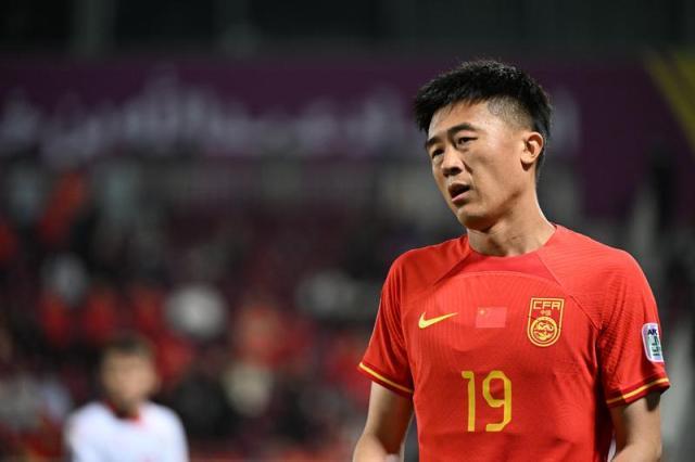 B体育体育直播-国足大连最后一练虚惊一场 刘洋轮休无碍中日对决