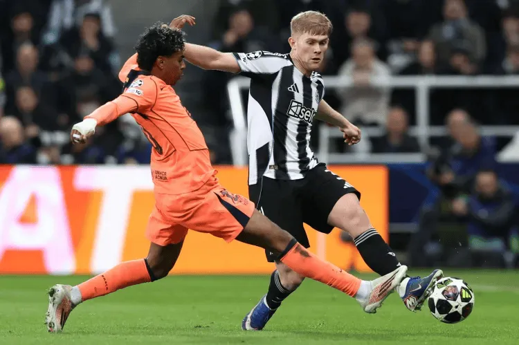 B体育数据中心-泰晤士：限制亚马尔发挥，霍尔或任英格兰世界杯左后卫首发