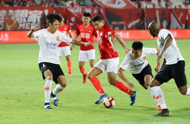 B体育网页版-沪媒：足协或修改中超赛程 等待国脚归队顺延一周