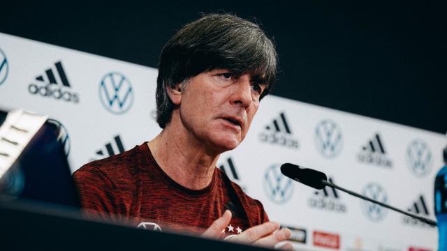 B体育手机客户端-勒夫：不急于再就业 克罗斯退出不影响中场实力