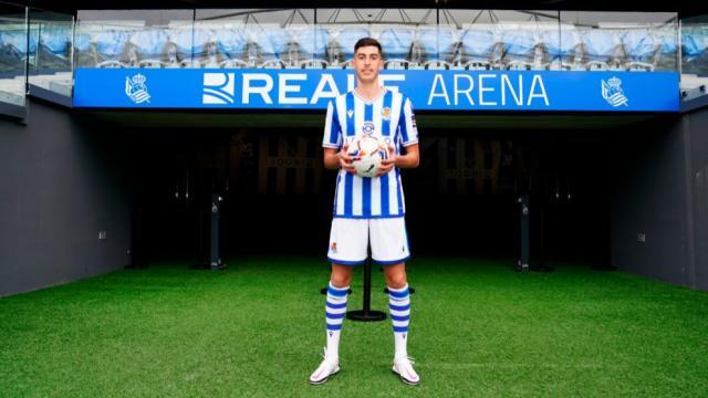 1612320105352098231.jpg 16115787004126.jpg